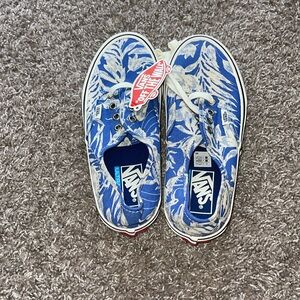 VANS Women 7.5, Men 6 Blue & White Flower UltraCush Low Top Sneakers